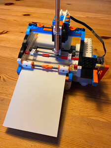 Self-designed Lego plotter (1/2)