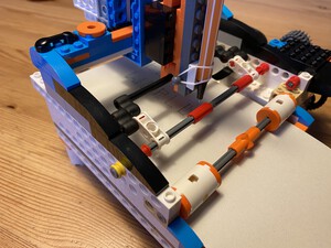 Self-designed Lego plotter (2/2)